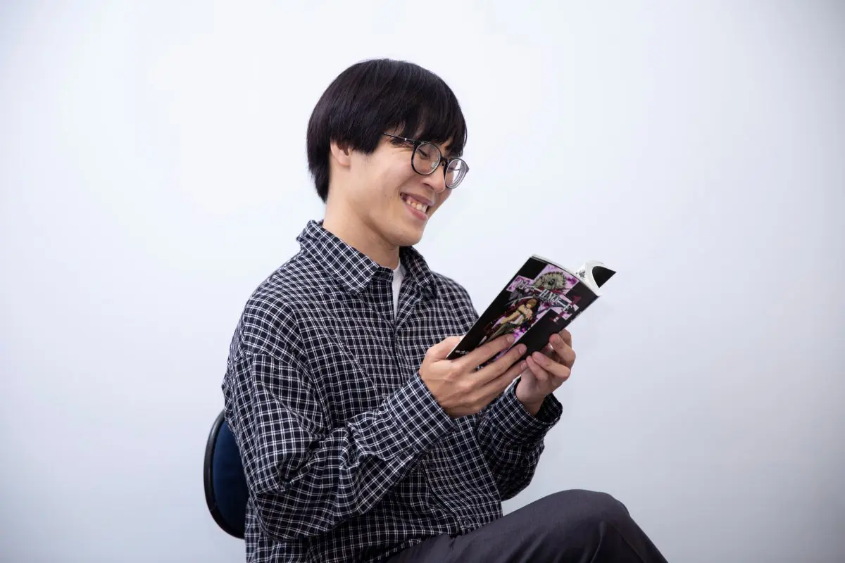 『DEATH NOTE』の単行本を読むたかやさん
