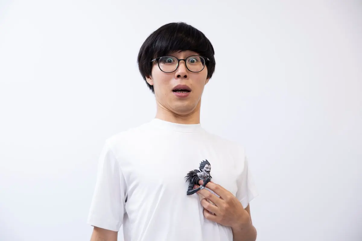 まるでリュークがたかやさんの身体をすり抜けているよう