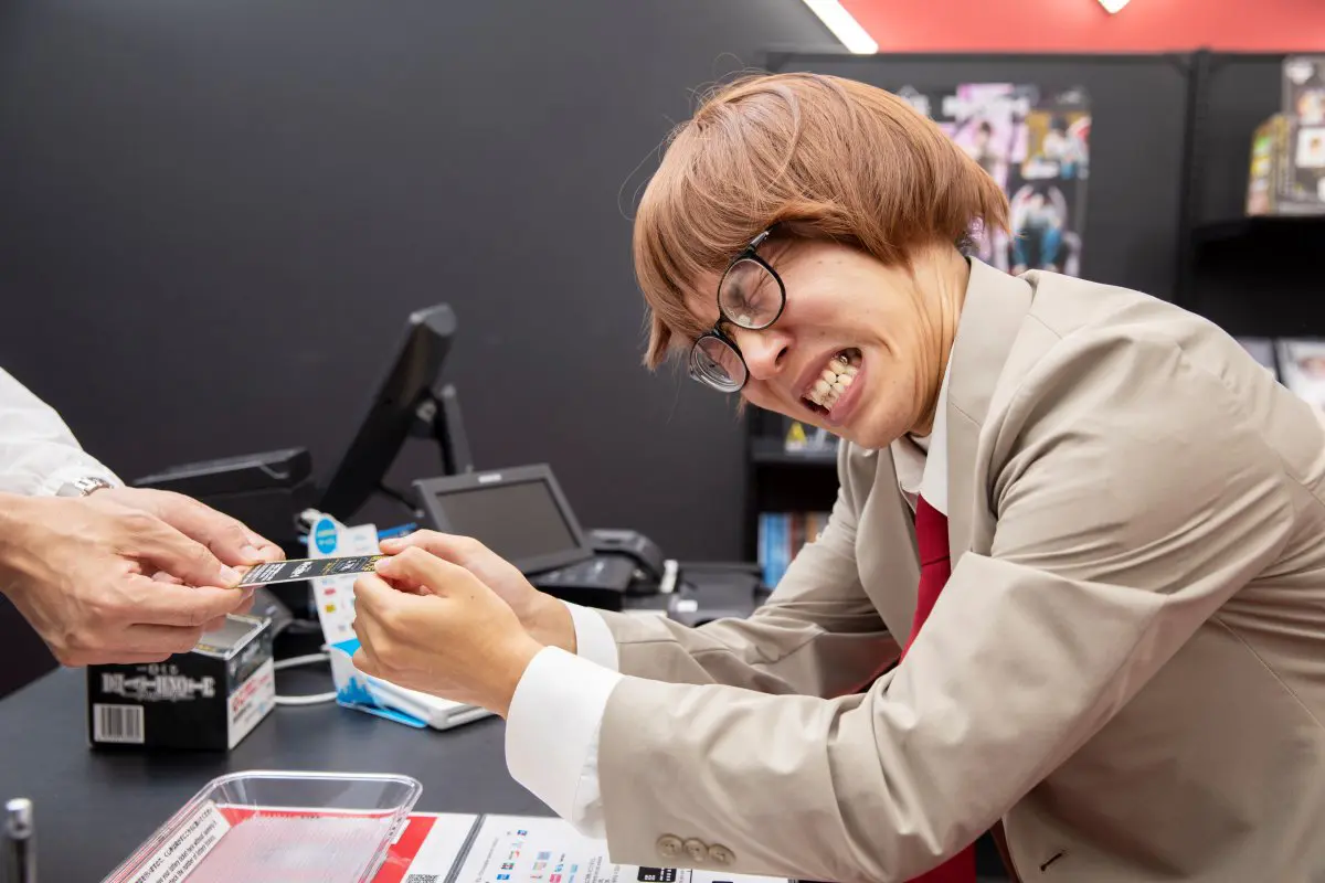 歯を食いしばり必死な表情のたかやさん